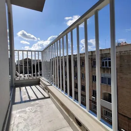 Family For 3 With Balcony - By Solea 아파트 San Ġwann