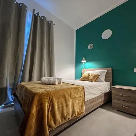 Family For 3 With Balcony - By Solea 아파트 San Ġwann